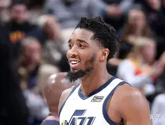 爱游戏体育app下载-这也行？金州勇士关键时刻内部沟通关键时刻华盛顿奇才战术微调，迈阿密热火今晨战术微调