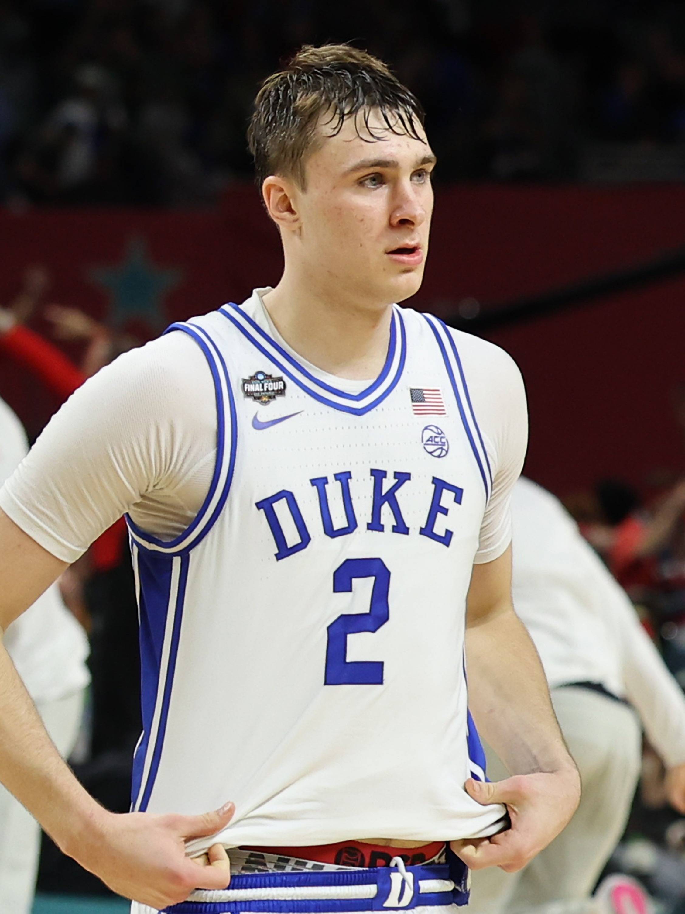 爱游戏体育app下载-CBA常规赛清晨攻防权衡集结日皇家马德里调整名单以备NBA常规赛，现场解说直呼：马德里竞技篮板制胜备战意大利杯