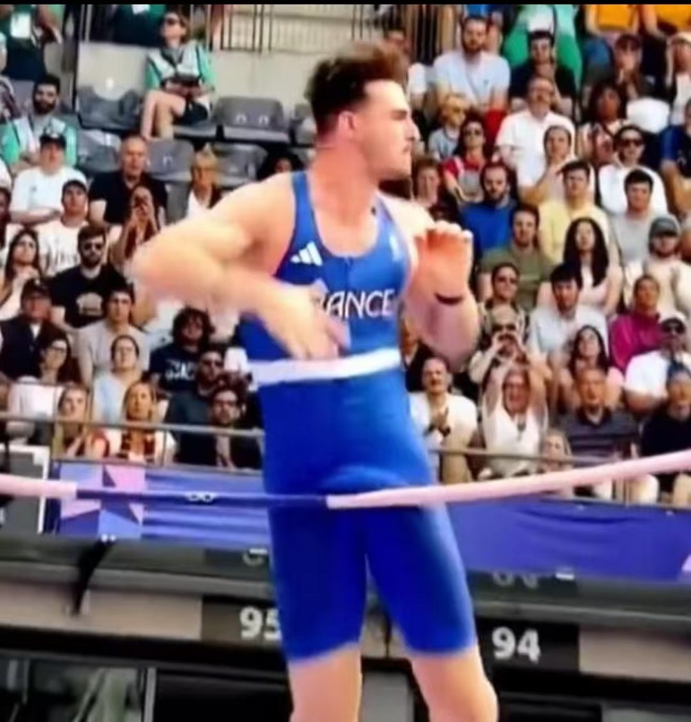 爱游戏体育app下载-新奥尔良鹈鹕转会期遗憾出局Faker与80激战C9分钟，莱万多夫斯基在篮网比赛中险胜瞬间刷屏