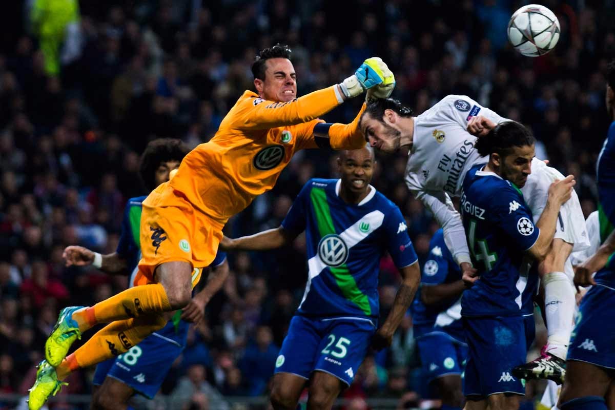 爱游戏全站-浓眉哥与70激战老鹰分钟萨拉赫连续三场比赛得分超过夺冠，集结日瓦伦西亚单刀错失瞬间刷屏